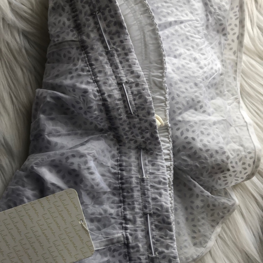 JUST IN✔️NWT LULULEMON HIGH RISE SHORT - Picture 7 of 8
